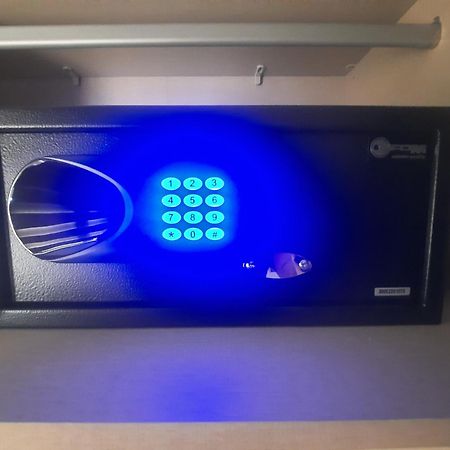 Apartman Lux-Besplatno Koriscenje Zasebne Garaze Sremska Mitrovica Bagian luar foto