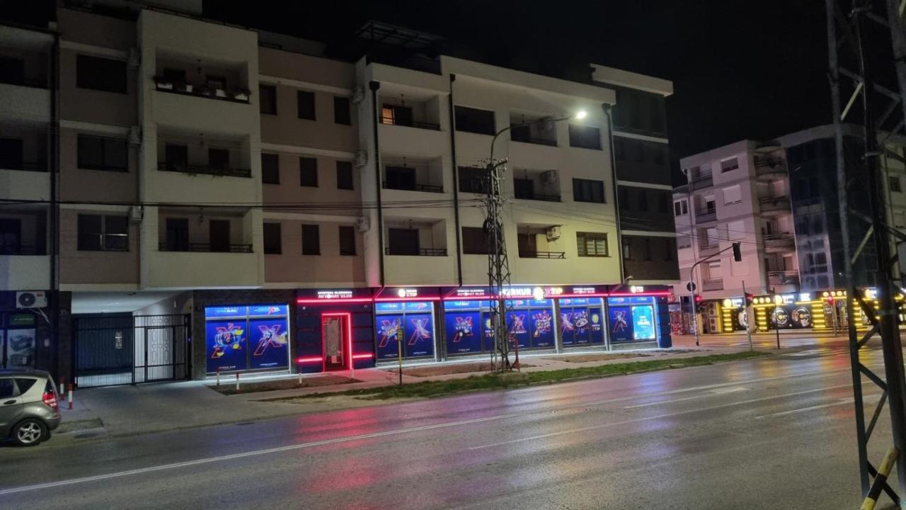 Apartman Lux-Besplatno Koriscenje Zasebne Garaze Sremska Mitrovica Bagian luar foto