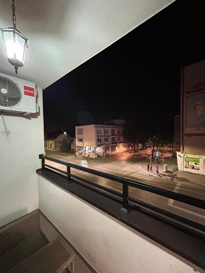 Apartman Lux-Besplatno Koriscenje Zasebne Garaze Sremska Mitrovica Bagian luar foto