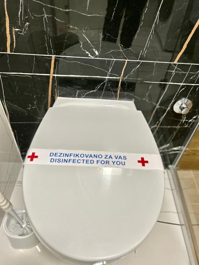 Apartman Lux-Besplatno Koriscenje Zasebne Garaze Sremska Mitrovica Bagian luar foto