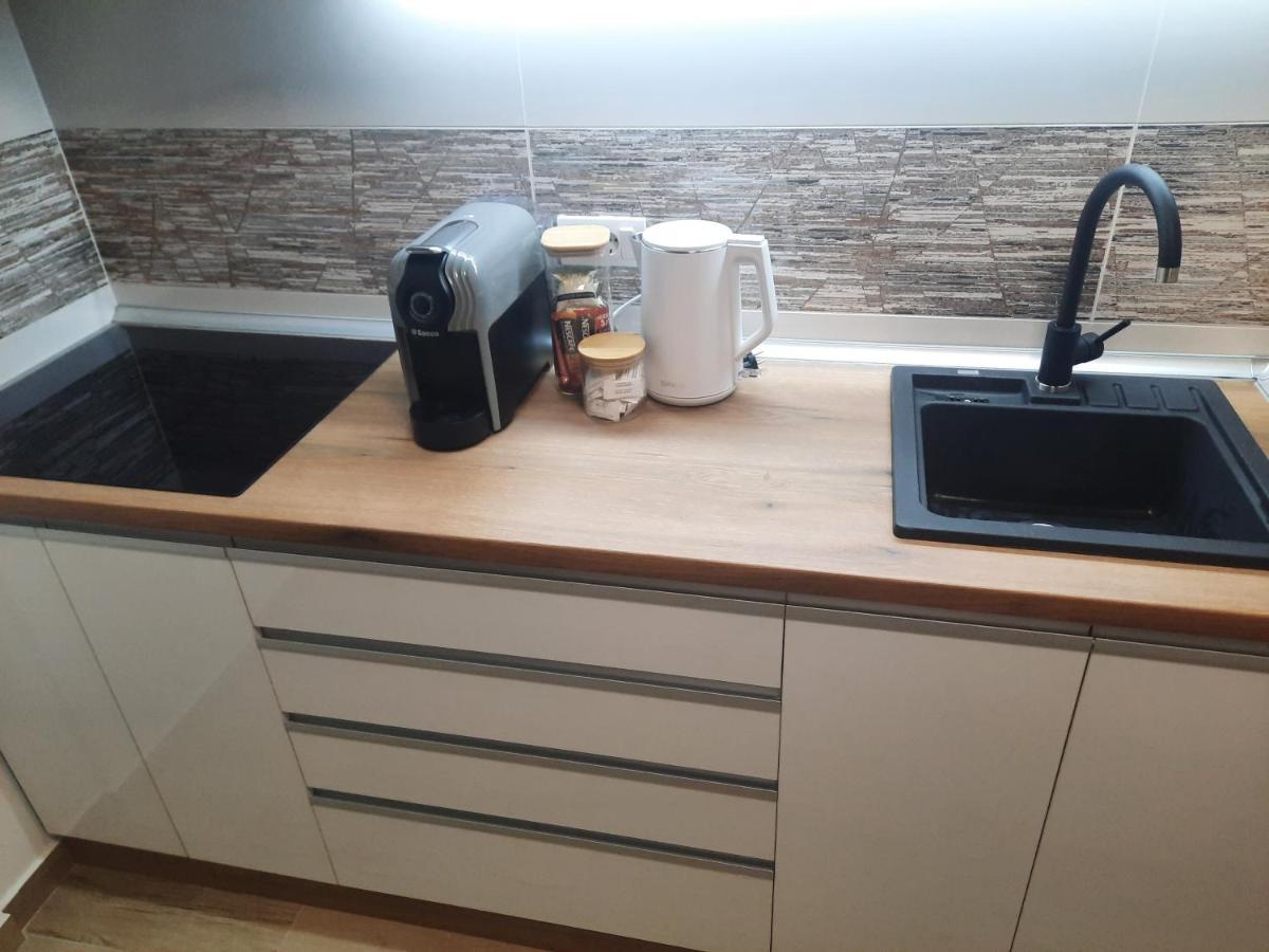 Apartman Lux-Besplatno Koriscenje Zasebne Garaze Sremska Mitrovica Bagian luar foto