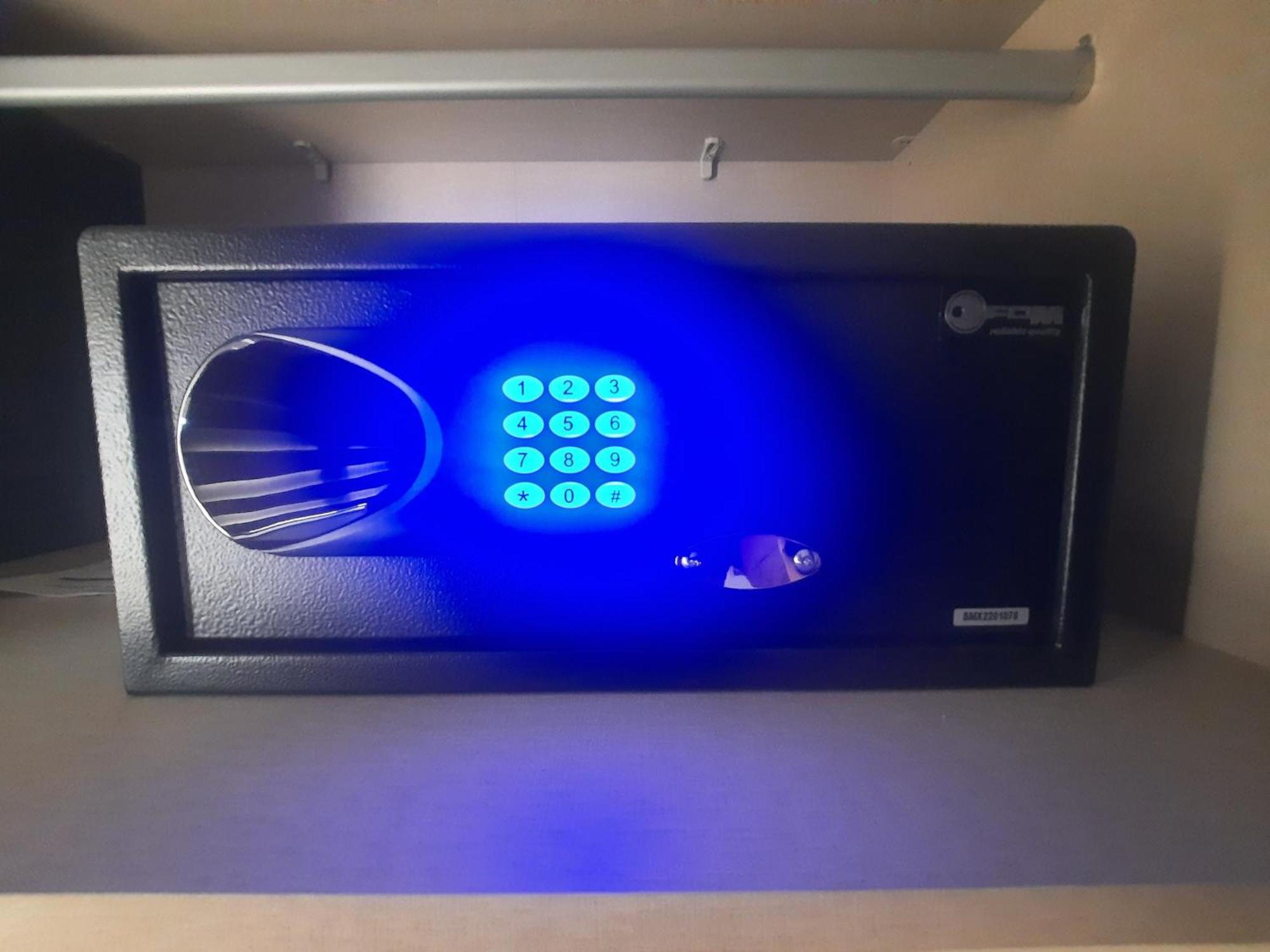 Apartman Lux-Besplatno Koriscenje Zasebne Garaze Sremska Mitrovica Bagian luar foto